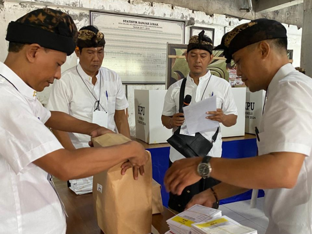 Berjalan Lancar, Kegiatan Pemilihan Umum (PEMILU) di TPS 33 & 34 Br. Lebak, Desa Dalung